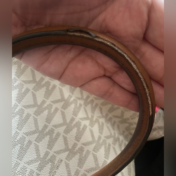 Michael Kors Large Hamilton Tote in Vanilla - Picture 4 of 7